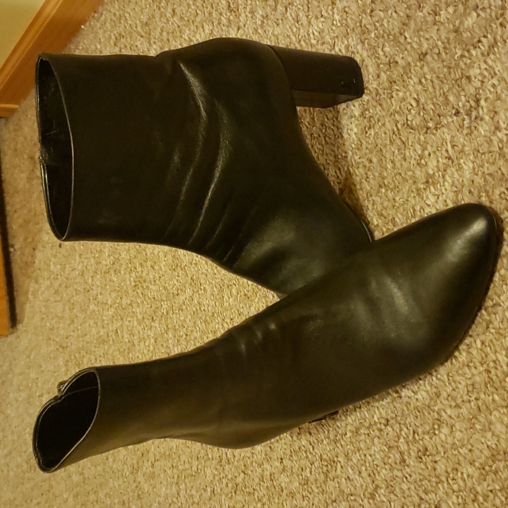 Yves Saint Laurent Black Leather Ankle Booties